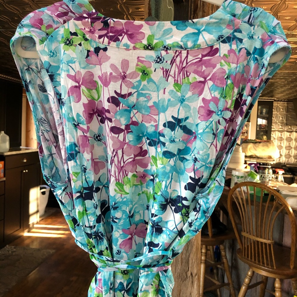 Plus Size Top - Picture 2 of 3